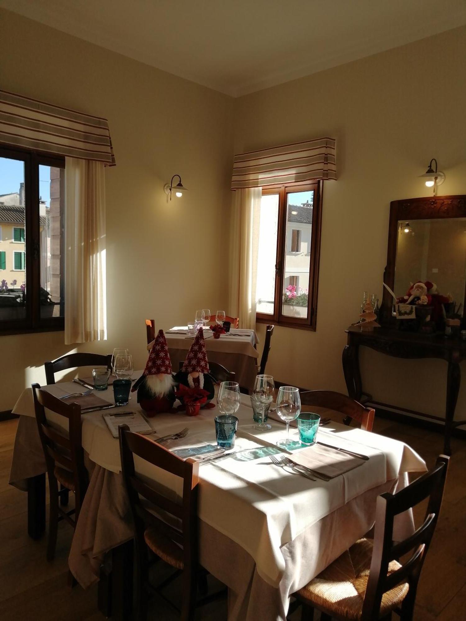 Locanda Alla Posta Cavaso Del Tomba Bagian luar foto